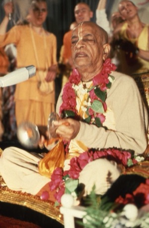 Śrīla A. C. Bhaktivedanta Swami Prabhupāda singing, Germany, 1974